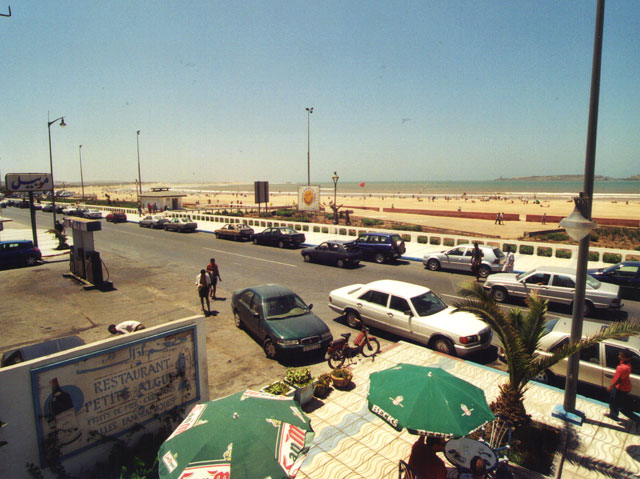 B09